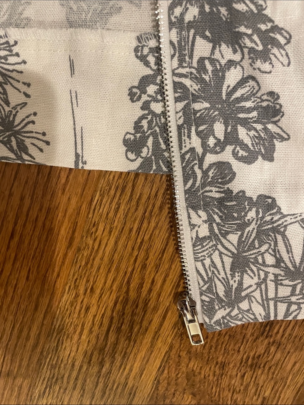 Picadilly Sleeveless Vest with matching White & Gray Printed Wide-Leg pants. - Picture 10 of 14